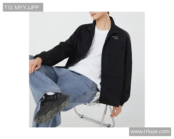 时尚运动风足球球星男士运动服外套 轻便舒适穿搭首选