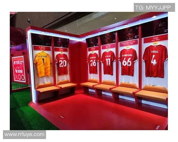 足球迷装扮成球星模样展现球迷热情和对偶像崇拜的创意造型